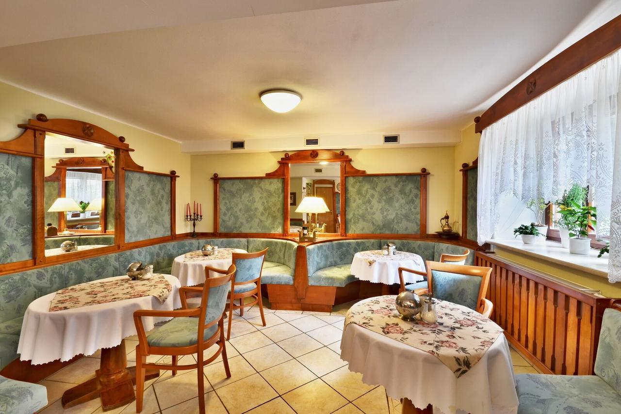 Hotel Villa Conti Pisek  Exterior photo