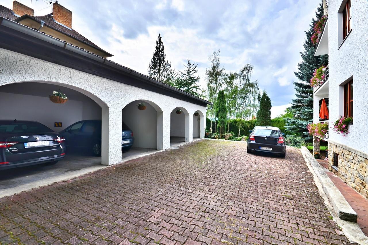 Hotel Villa Conti Pisek  Exterior photo